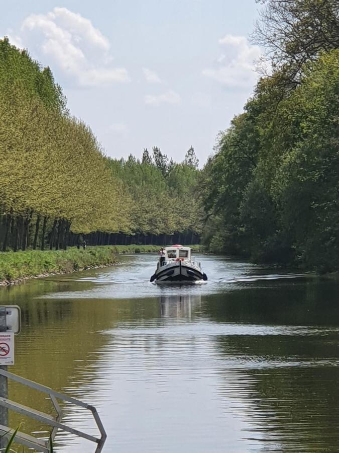 若瑟兰Aux Lits Du Canal住宿加早餐旅馆 外观 照片